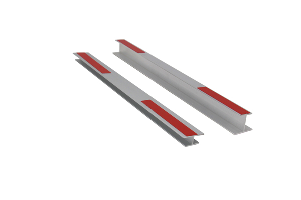 Retail shelves with roller 