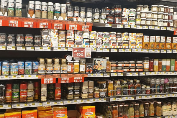 Layout und Design von Supermarktregalen